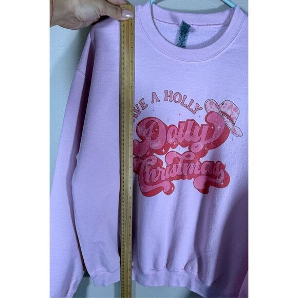 “Have a Holly Dolly Christmas” Light Pink Crewneck Holiday Sweatshirt Medium - Picture 7 of 11